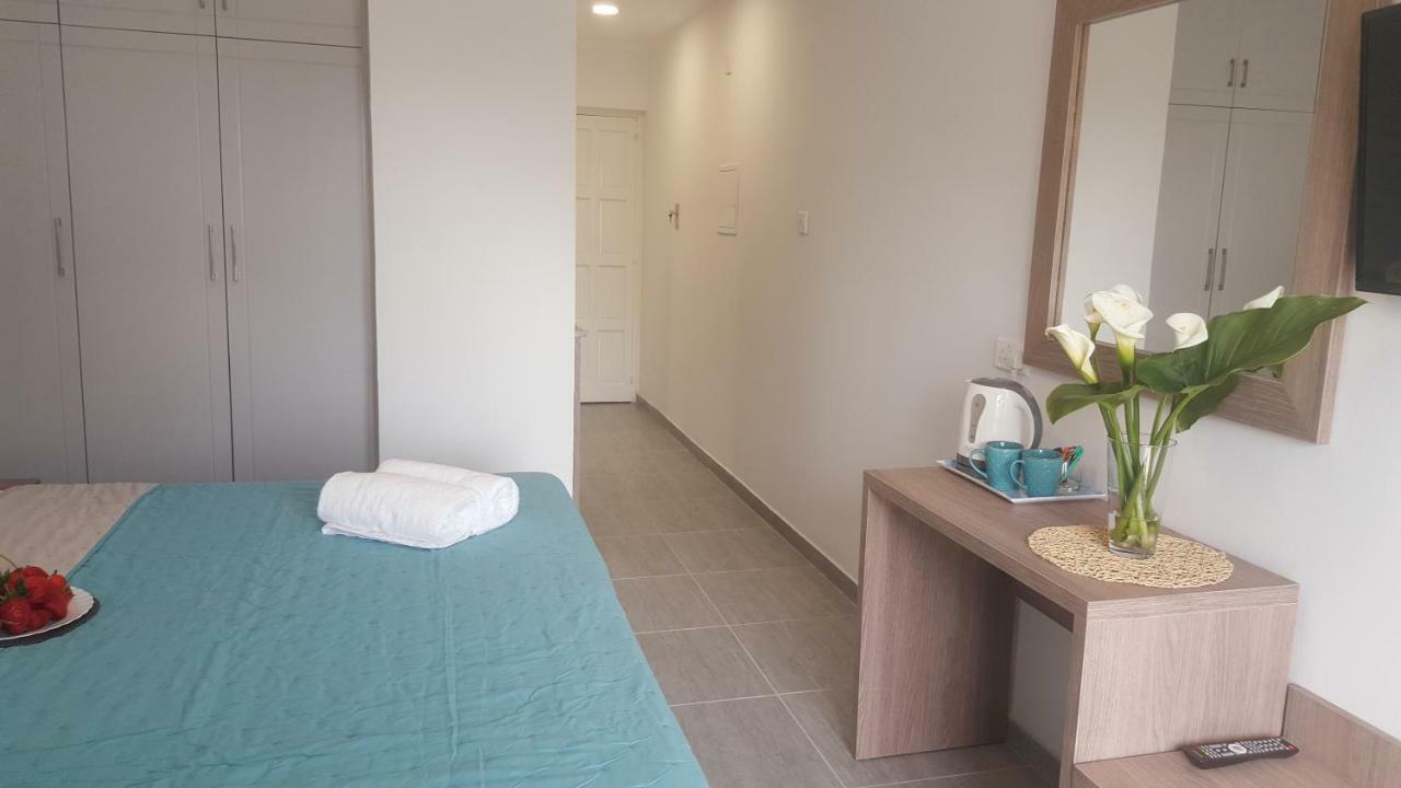 Manoli Apartments Ayía Nápa Extérieur photo