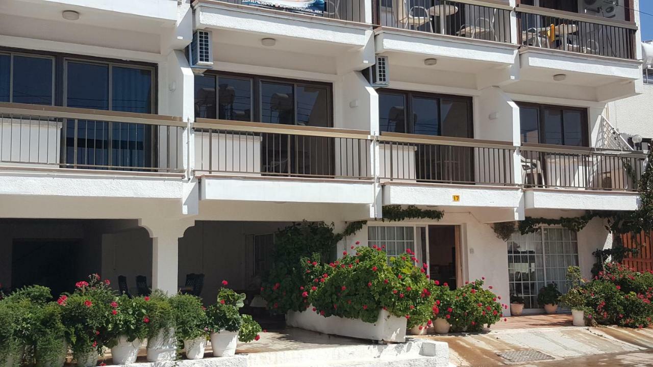 Manoli Apartments Ayía Nápa Extérieur photo
