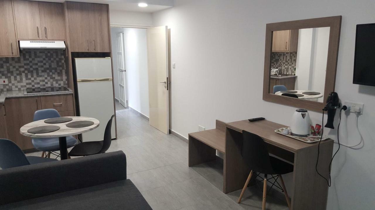 Manoli Apartments Ayía Nápa Extérieur photo