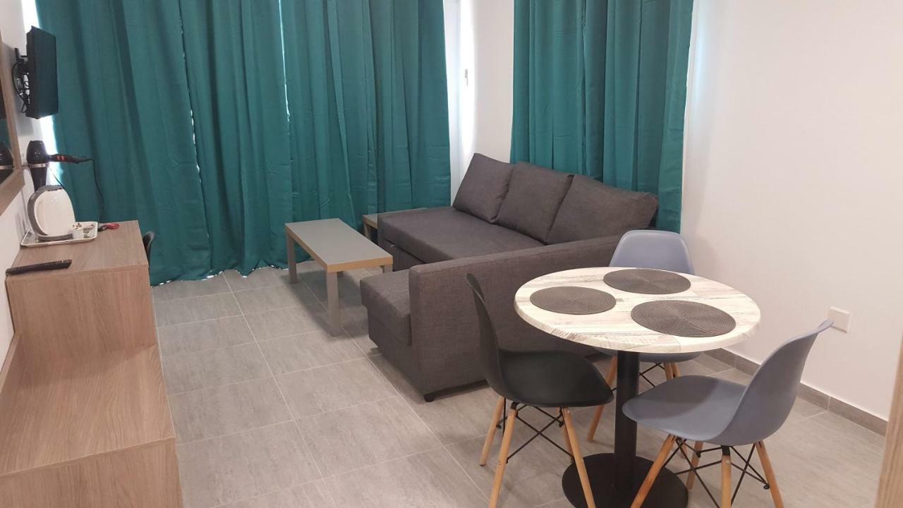 Manoli Apartments Ayía Nápa Extérieur photo